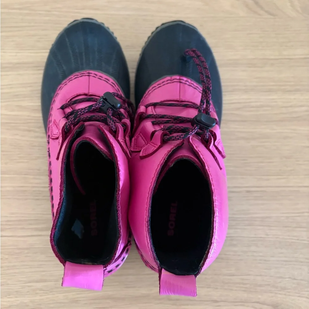 Sorel Out-N-About Hot Pink Black Duck Boots Size 5